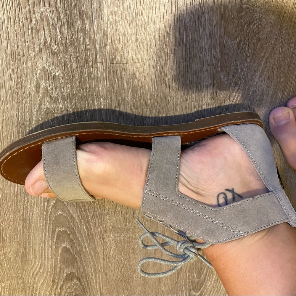 Steve Madden 5.5 lace up sandal!